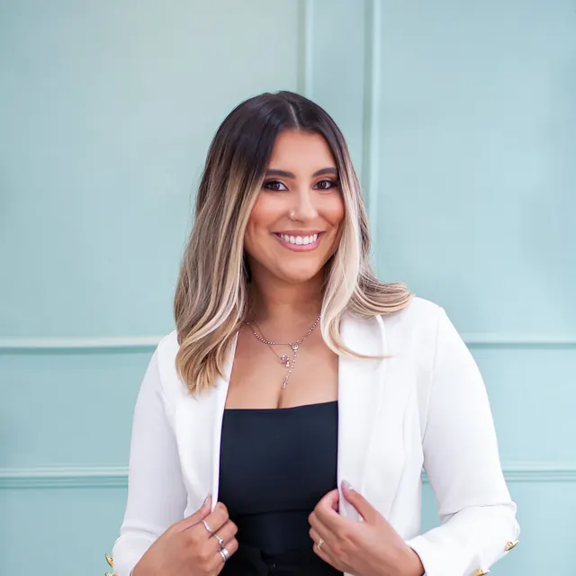 Dra. Tiffany no consultório